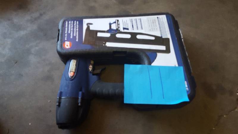 lot 11 image: Campbell Hausfeld 2 In. 1 Brad NailerStapler