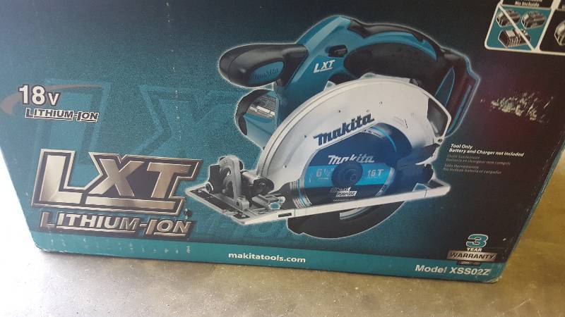 lot 15 image: Makita XSS02Z 18V Cordless LXT Lithium-Ion 6-12 in. Circular Saw (Bare Tool)
