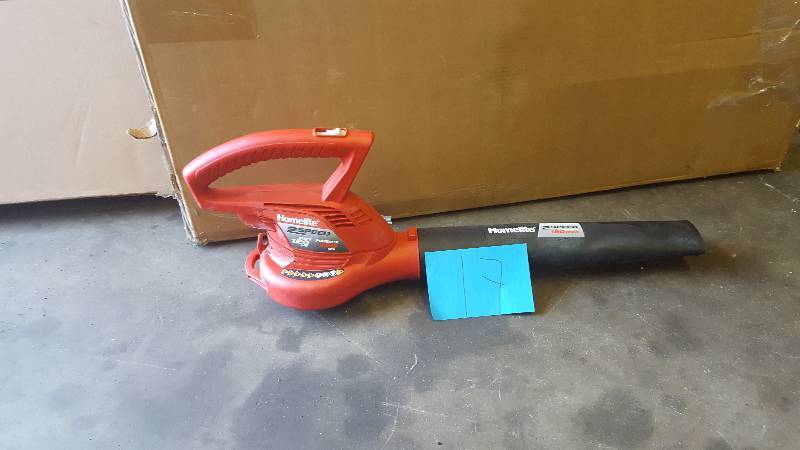 lot 17 image: Homelite 7Amp Electric Leaf Blower
