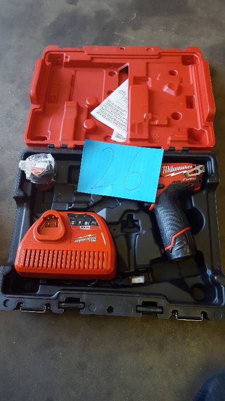lot 26 image: Milwaukee M12 12-Volt Lithium-Ion Cordless 14 in. Impact Wrench Kit 2453-22