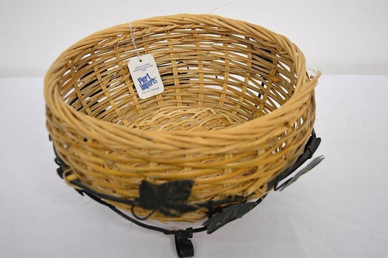 Wicker Basket wMetal Holder