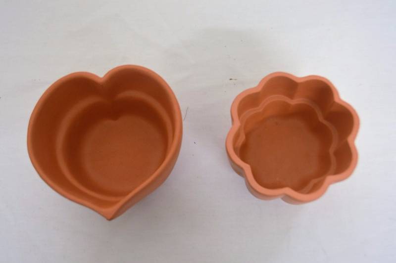 2 Small Clay Flower Pots