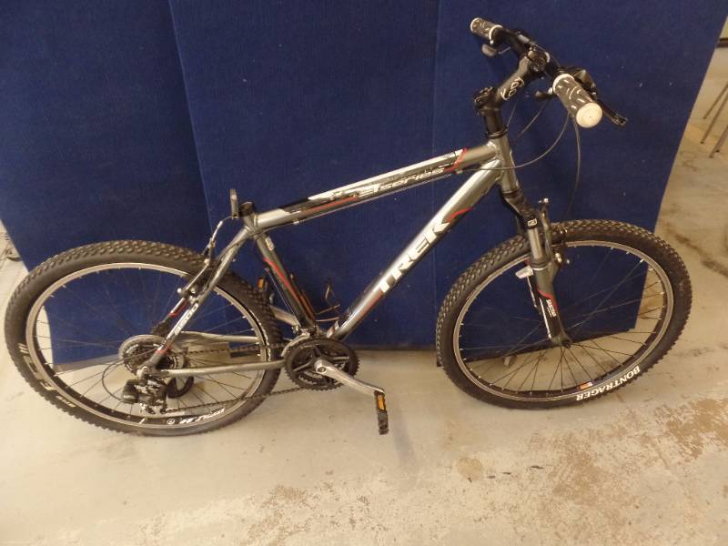 lot 106 image: Trek bike