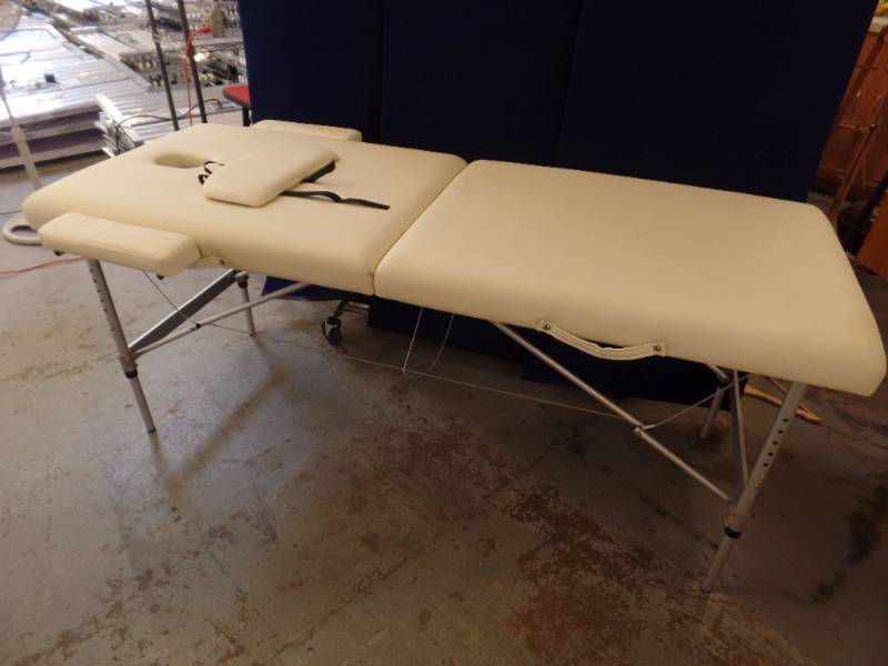 lot 124 image: Massage Table