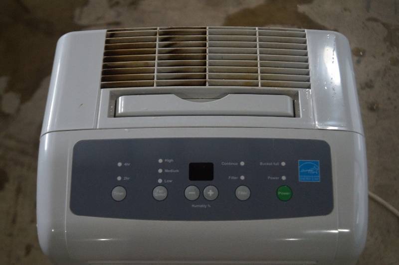 lot 4 image: Dehumidifier
