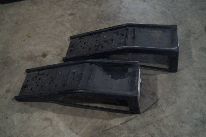lot 8 image: Car Ramps