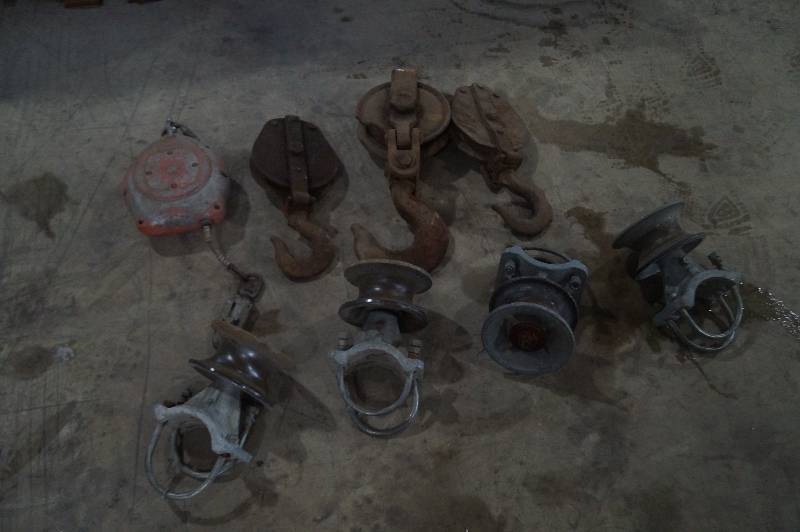 lot 9 image: Pulleys & Pulleys With Hooks