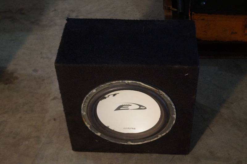 lot 22 image: Alpine Subwoofer