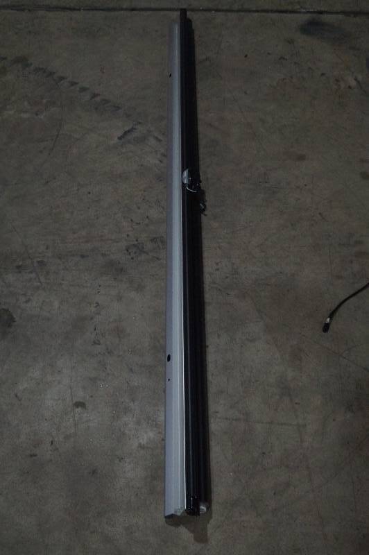lot 31 image: Projector Screen