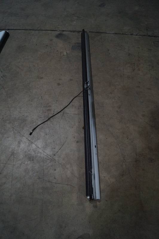 lot 32 image: Projector Screen