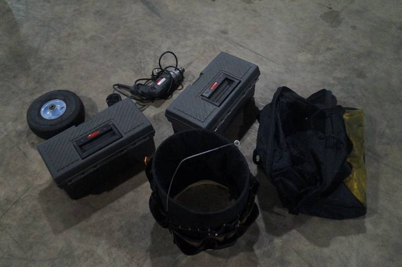 lot 35 image: Tool Boxes & Drill