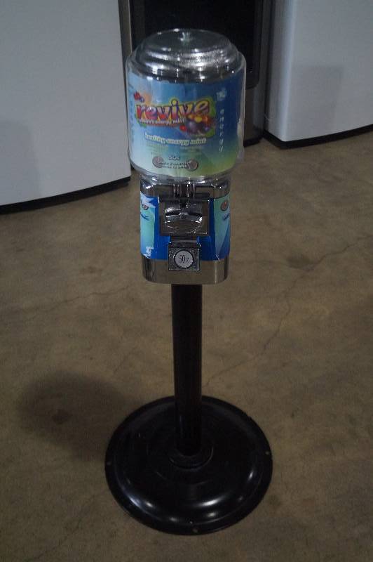lot 48 image: GumballVending Machine