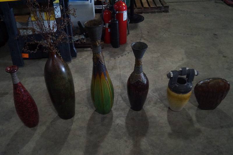 lot 49 image: Decorative Vases