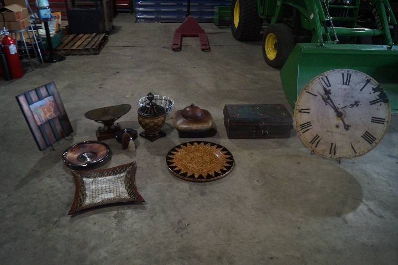 lot 50 image: Decorative Clock, pictures, plates