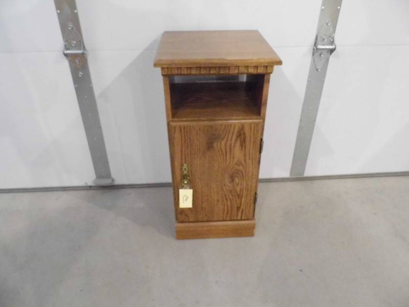 Stand w Door