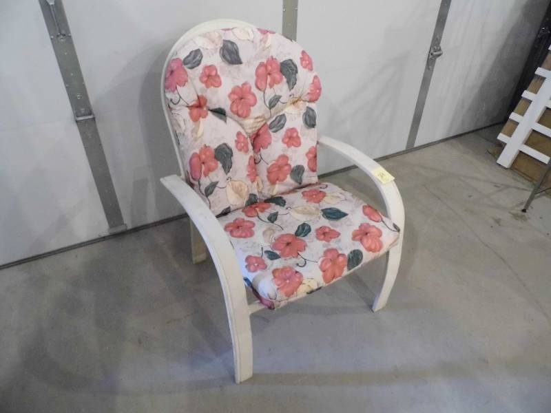 4 Metal Patio Chairs w Cushions