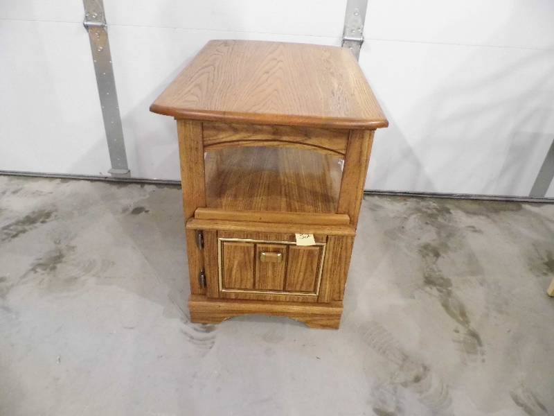 End Table - Stand