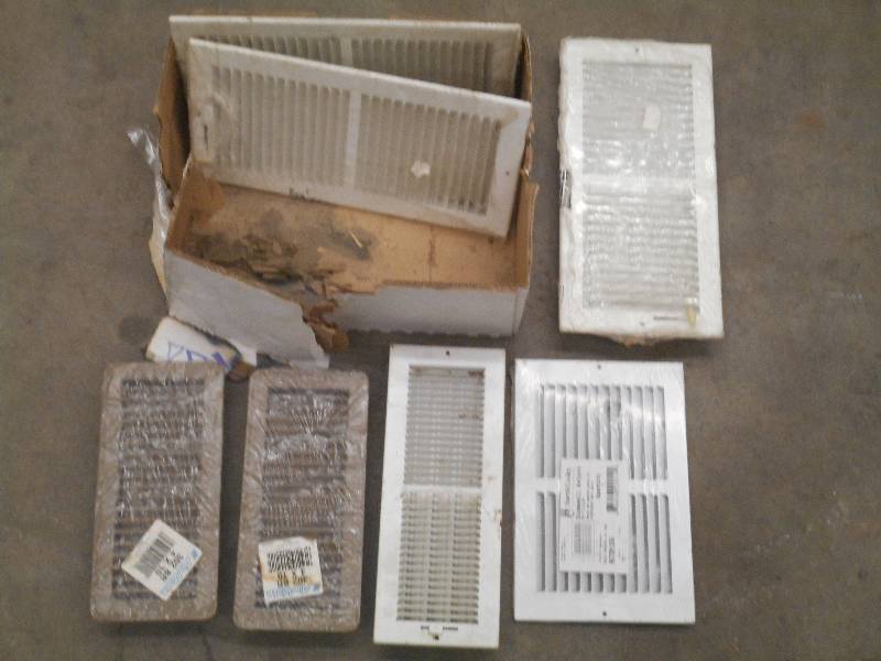 lot 22 image: Box Of (6) New & (1) Used FloorWall Vent Covers