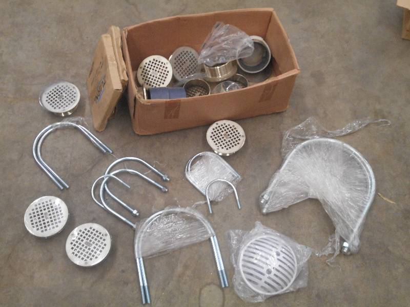 lot 31 image: Box Of Assorted Heavy Duty U-Bolts ...
