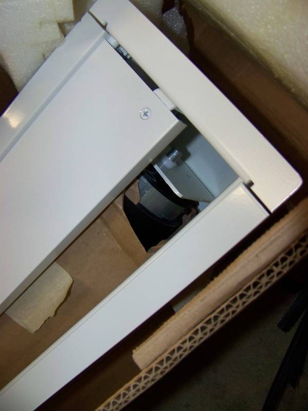 Da-Lite, Advantage, 57 x 77, Electrol Projection Screen - BRAND NEW