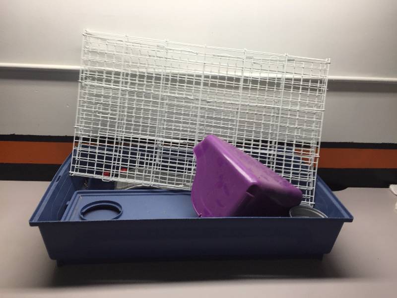 lot 4 image: PET CAGE 29 X 30 X 18