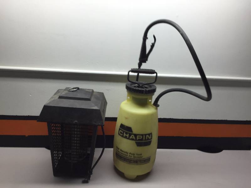 lot 10 image: FOLDING CHAIRS, FLOW TRON BUG ZAPPER, CHAPLIN 2 GALLON SPRAYER