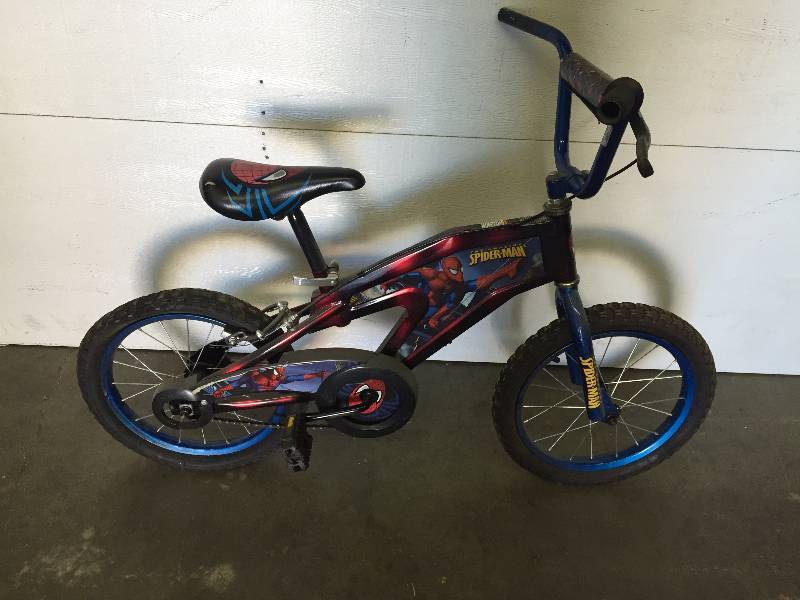 lot 20 image: SPIDER MAN BOYS BIKE