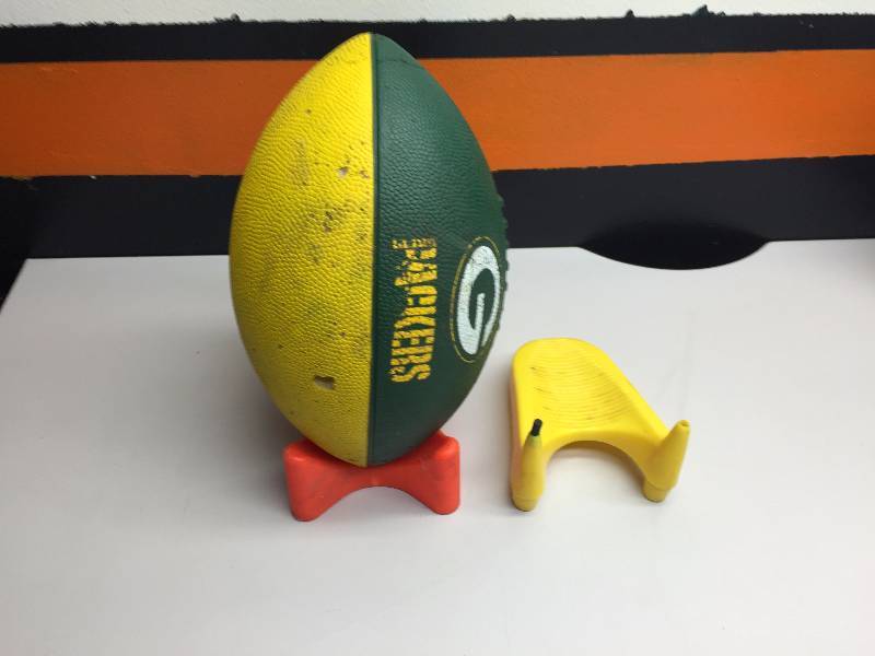 lot 37 image: SPORTS TRAINING EQUIPMENT