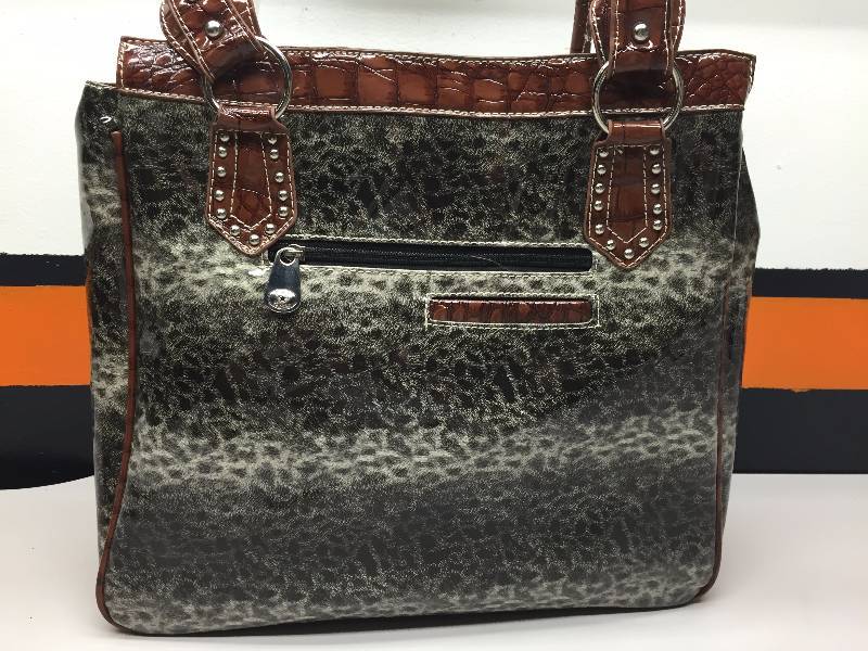 lot 40 image: P&G COLLECTION BLING PURSE NEW