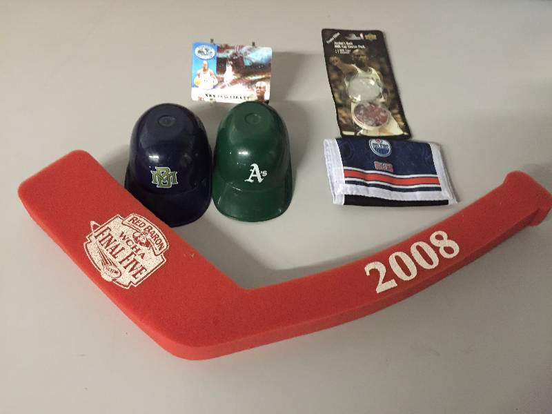 lot 43 image: SPORT COLLECTIBLES