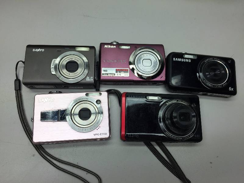 lot 51 image: RECORD BOXES (2) DIGITAL CAMERAS (5)
