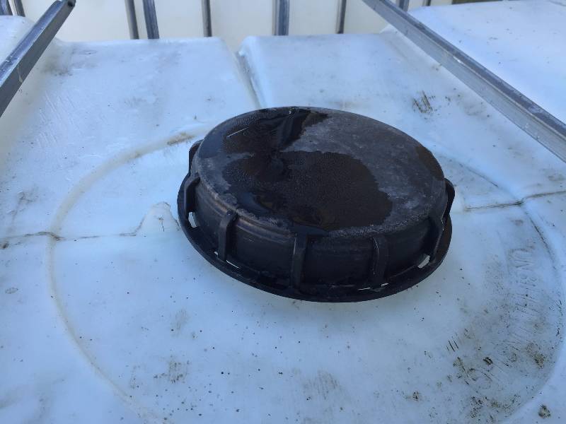 lot 64 image: BULK TANK 300 GALLON CONTAINER WITH VALVE