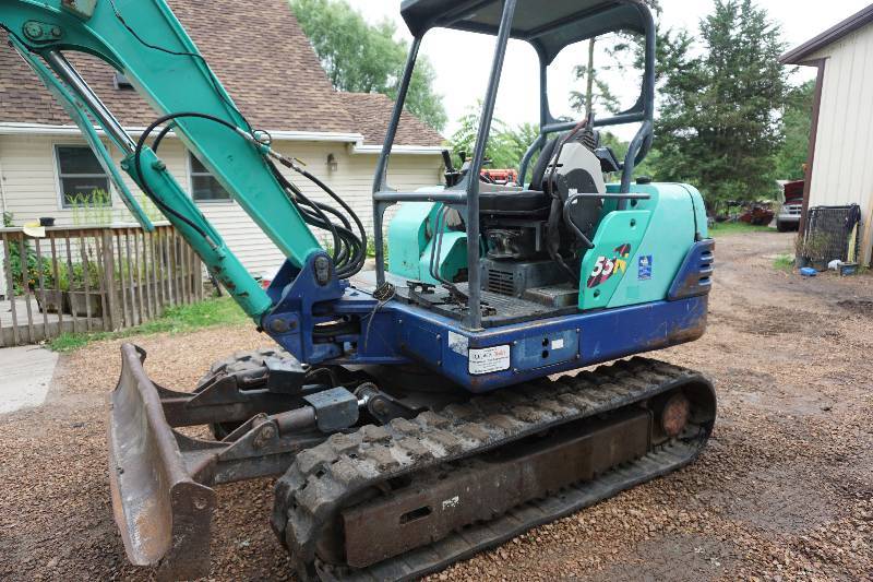 lot 8 image: 2004 IHI Model 55N Tracked Excavator
