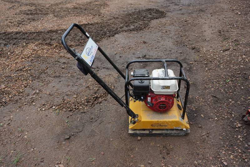 lot 32 image: Northern Industrial Gas Powered Plate Packer