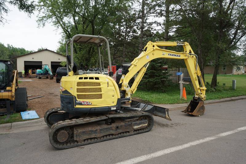 lot 3 image: 2007 Yanmar VIO 45 Universal Tracked Mini Excavator