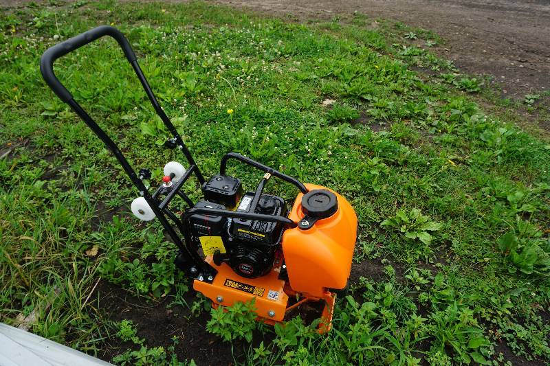 lot 31 image: AJLR Power Plate Compactor