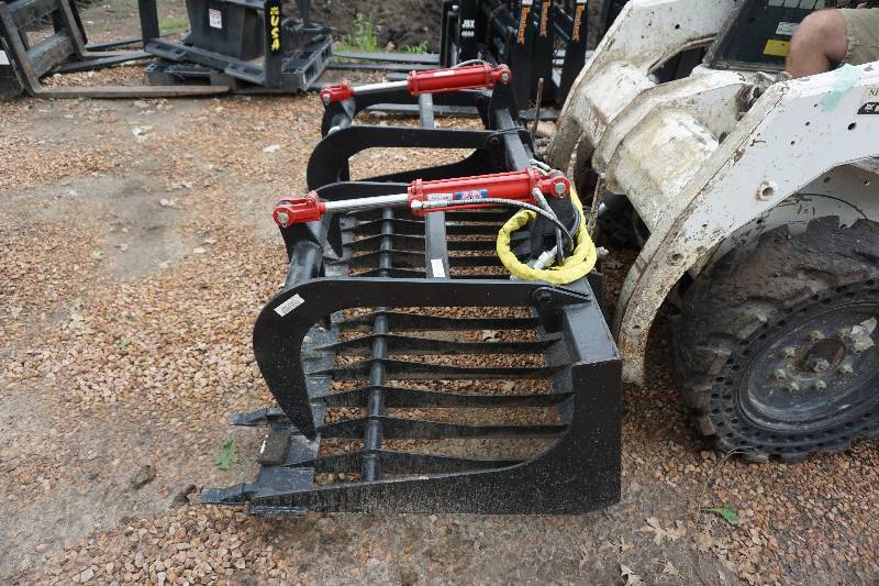 lot 23 image: Universal Mount Bobcat Skid Loader Skid Steer 72 Root Grapple Bucket