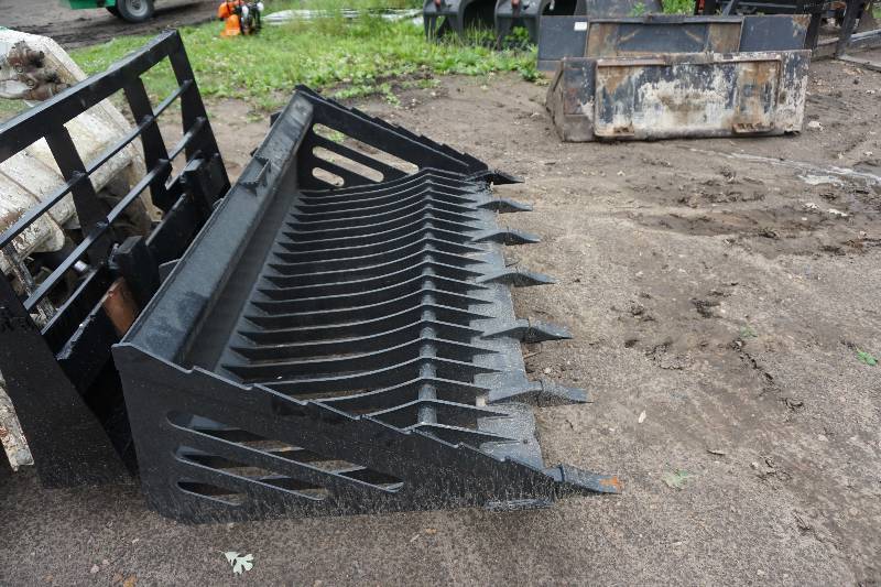 lot 24 image: Universal Mount Bobcat Skid Loader Skid Steer 72 Rock Bucket