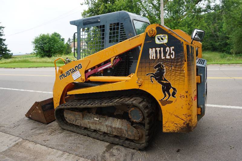 lot 4 image: 2007 Mustang MTL25 Tracked Multi Terrain Skid Loader Skid Steer