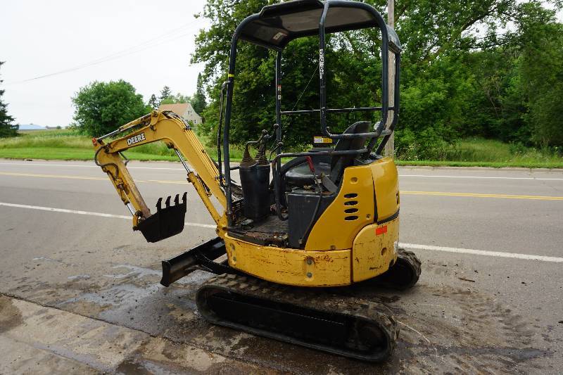 lot 5 image: John Deere 172TS Mini Tracked Excavator