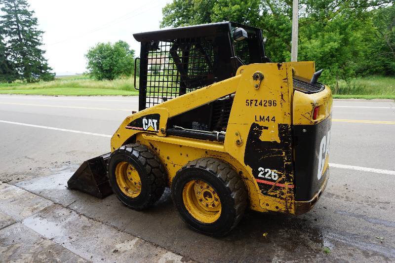 lot 10 image: 2002 Cat 226 Wheeled Skid Loader Skid Steer