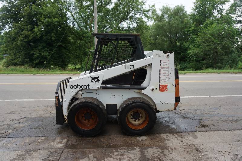 lot 15 image: Late 90s Bobcat 853 Skid Loader Skid Steer