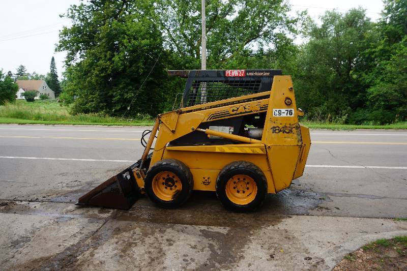 lot 13 image: Late 90s Case 1845C Bobcat Skid Loader Skid Steer