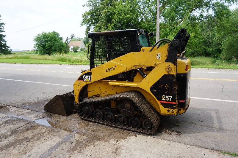lot 2 image: 2003 Cat 257 Tracked Multi Terrain Skid Loader Skid Steer