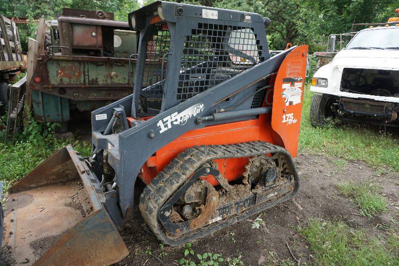 lot 16 image: 1999 Thomas Model 175 High Lift Tracked Multi Terrain Skid Loader Skid Steer