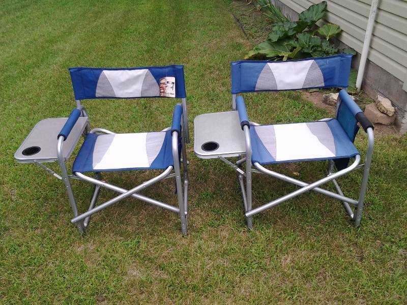 lot 20 image: 2-Folding Chairs With Side Table