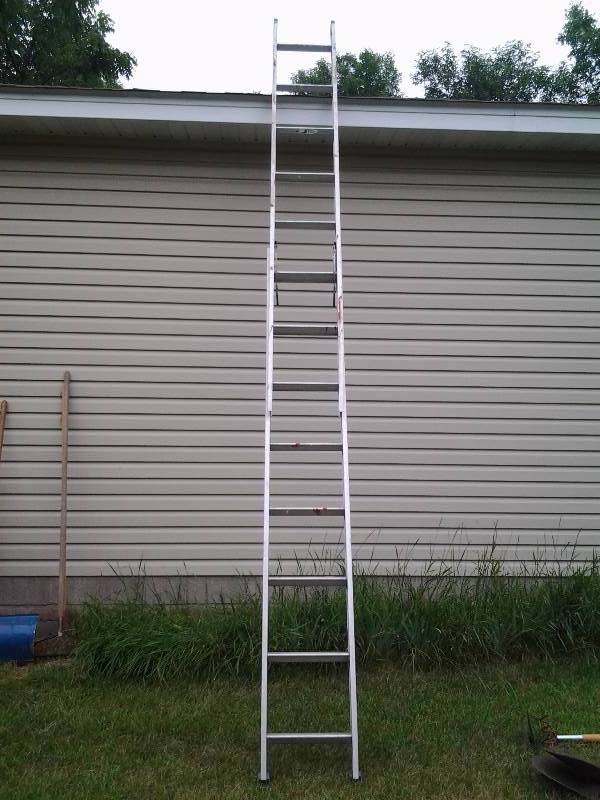 lot 28 image: 16 Foot Aluminum Extension Ladder