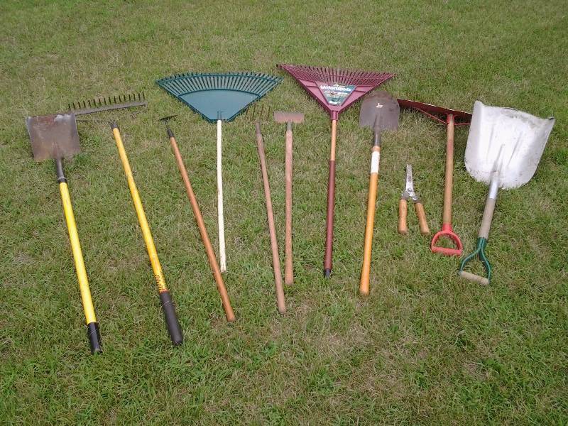 lot 45 image: 11-Implements