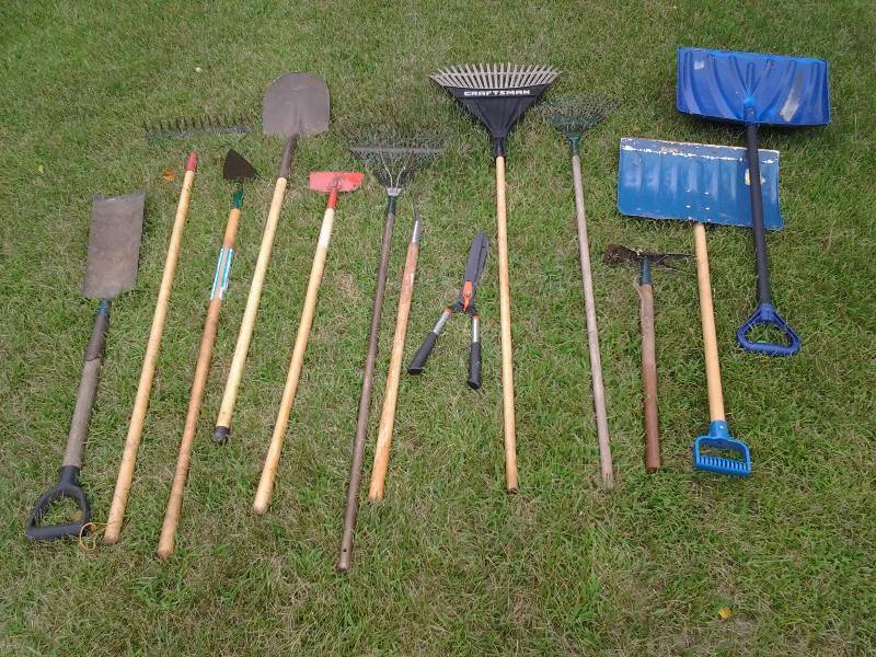 lot 46 image: 13-Implements