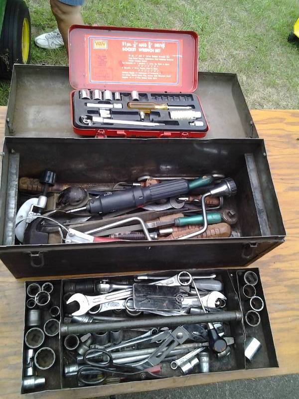 lot 57 image: Tool Box & Contents, (Craftsman & Others)